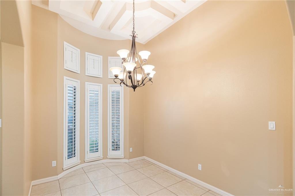 2112 Kilgore Avenue McAllen, TX 78504 - Photo 5 of 19 en view interior of the house