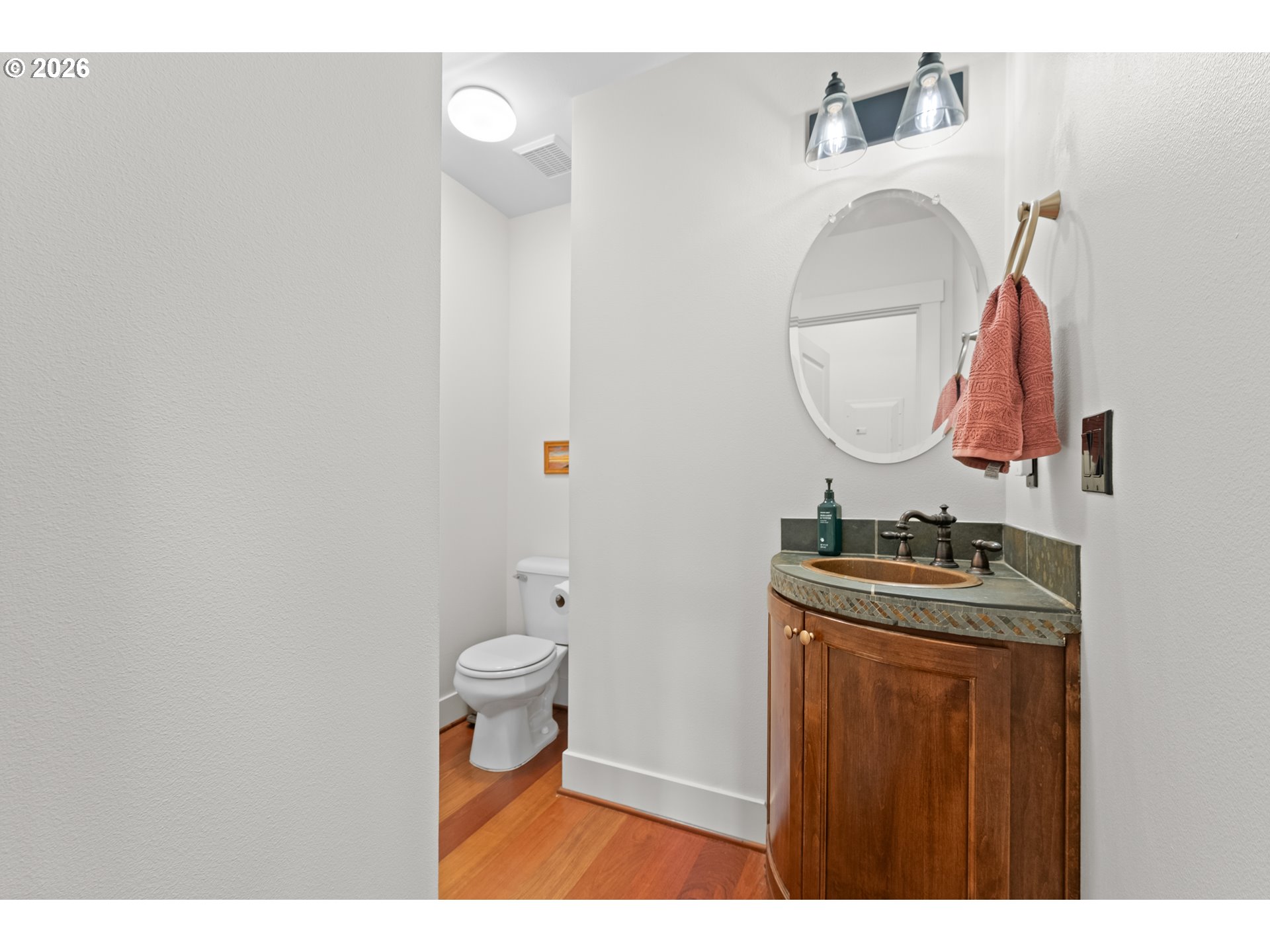 2825 Southeast 16th Avenue Portland, OR 97202 - Photo 17 of 33 Bathroom