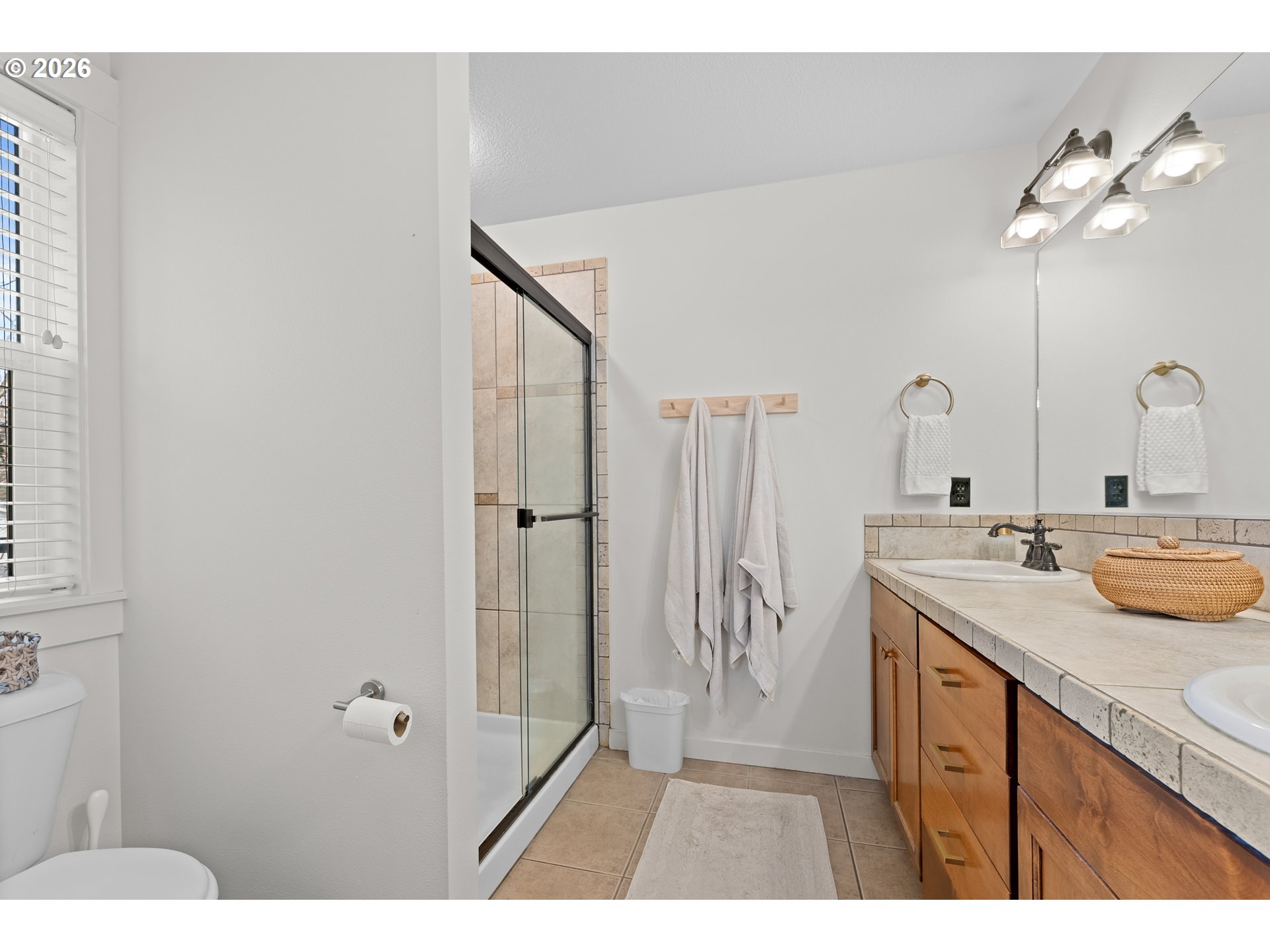 2825 Southeast 16th Avenue Portland, OR 97202 - Photo 21 of 33 En Suite Bathroom