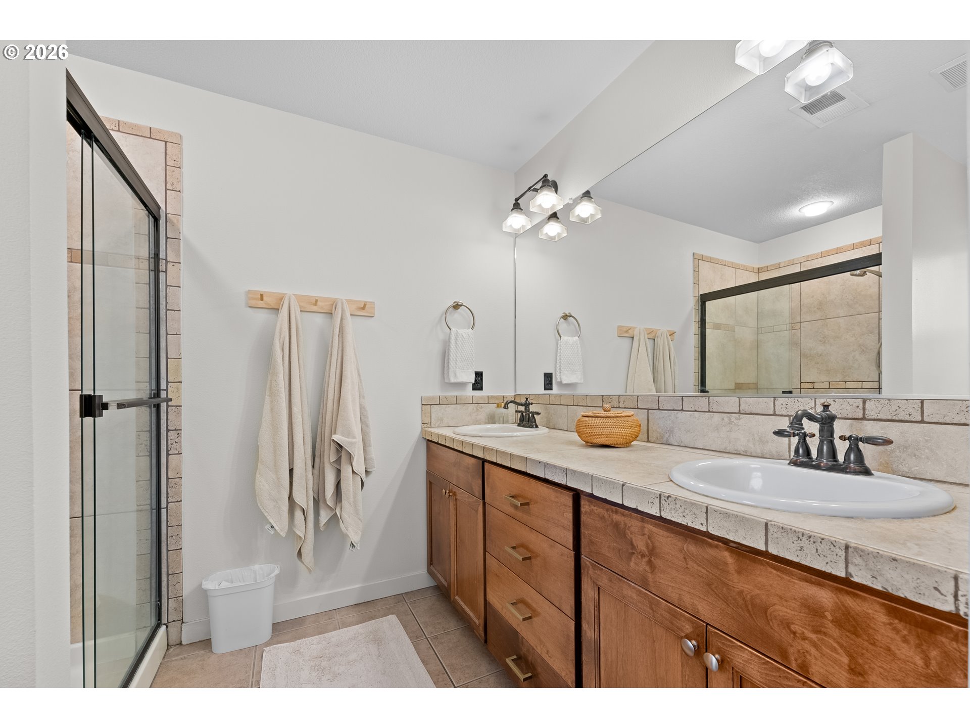 2825 Southeast 16th Avenue Portland, OR 97202 - Photo 22 of 33 En Suite Bathroom