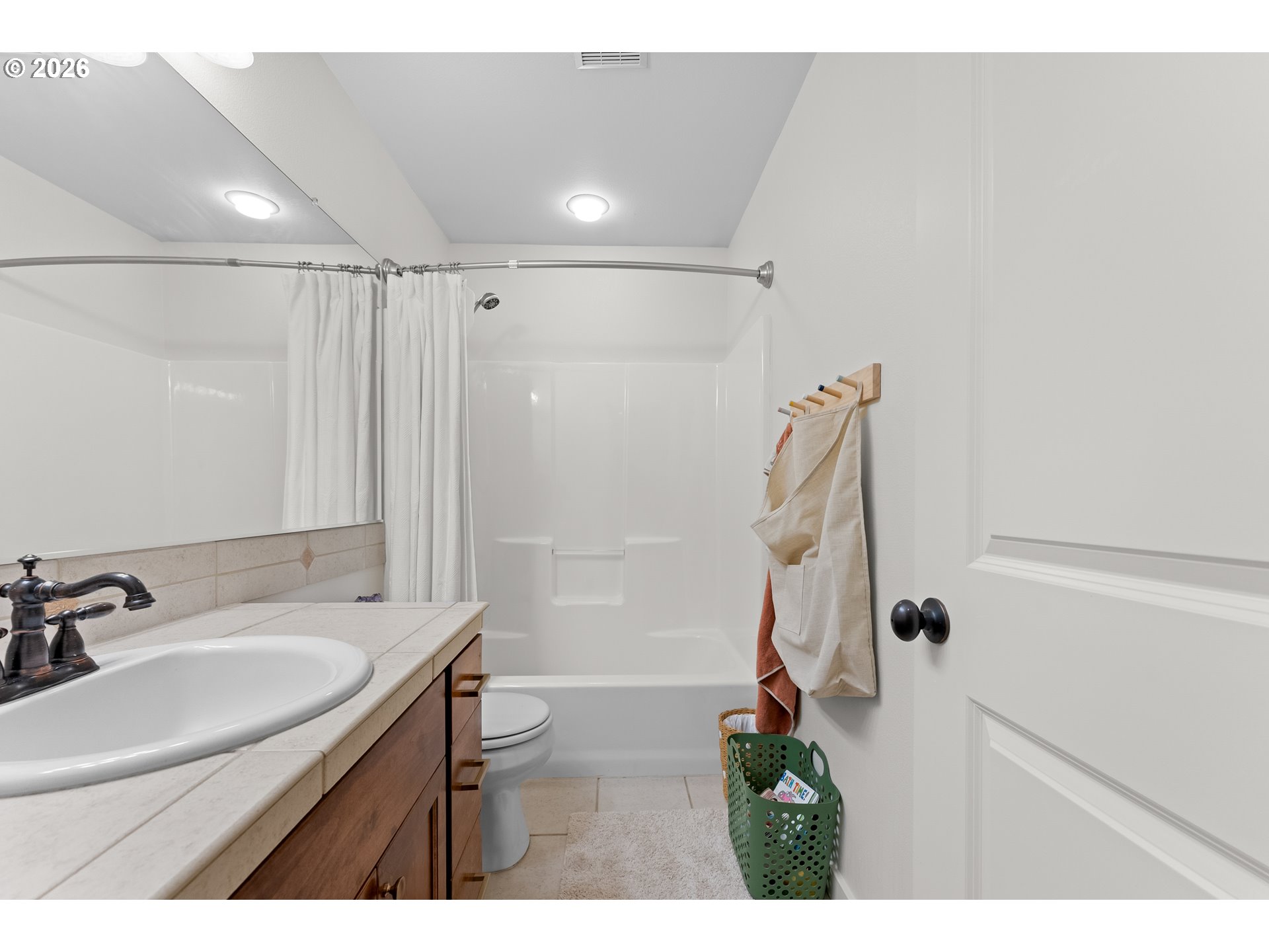 2825 Southeast 16th Avenue Portland, OR 97202 - Photo 27 of 33 Bathroom