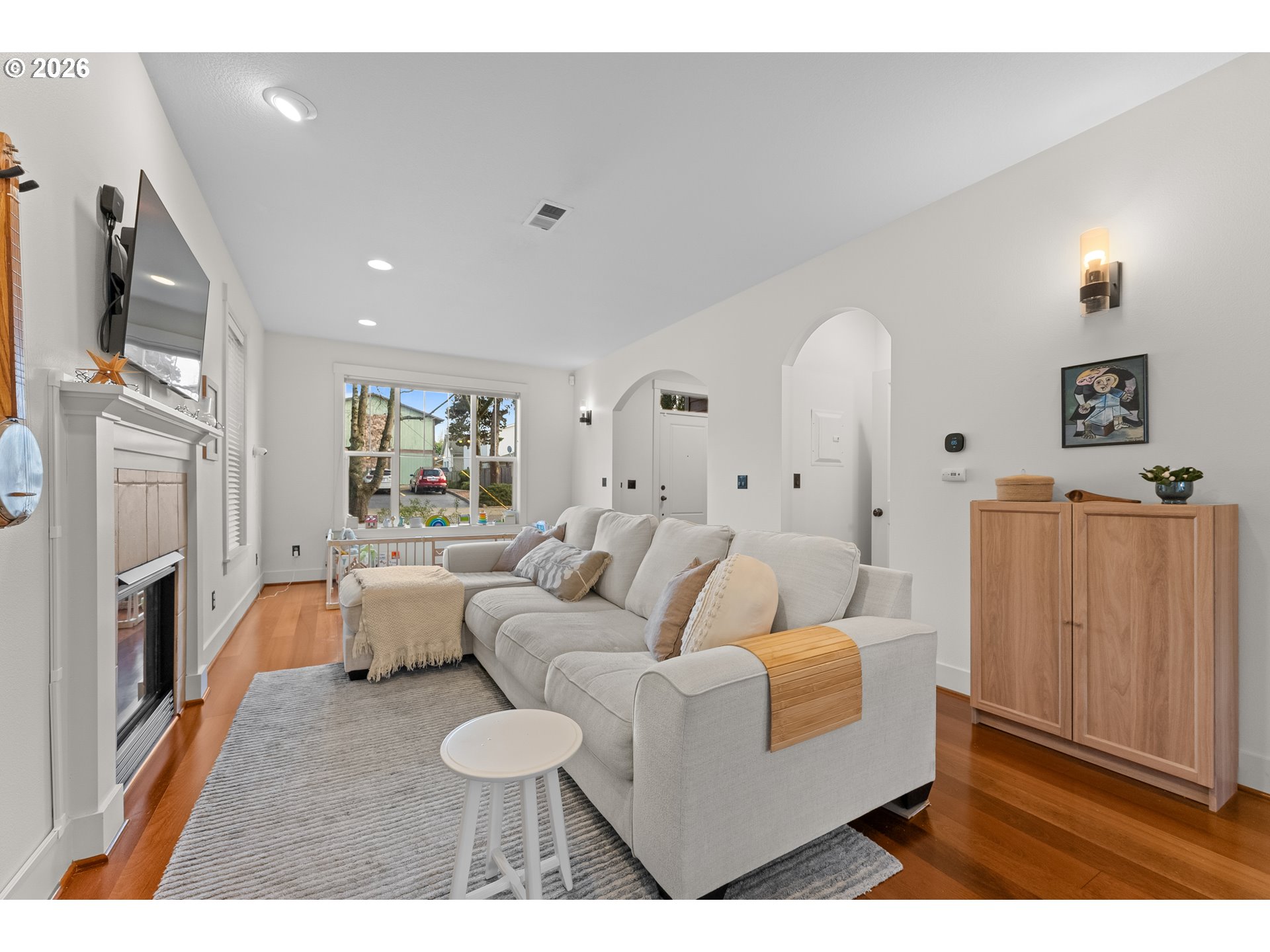 2825 Southeast 16th Avenue Portland, OR 97202 - Photo 8 of 33 Living Room
