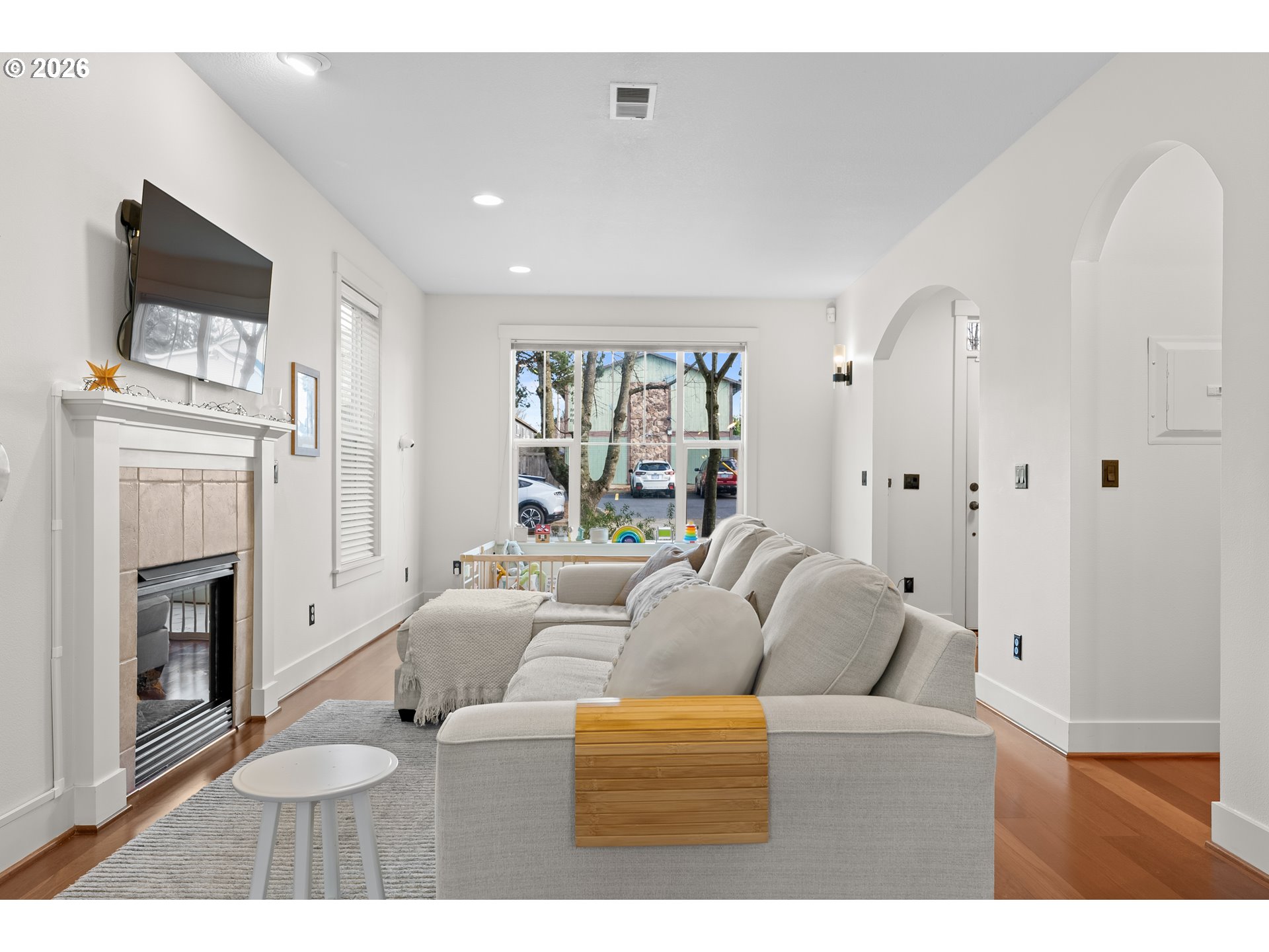 2825 Southeast 16th Avenue Portland, OR 97202 - Photo 9 of 33 Living Room
