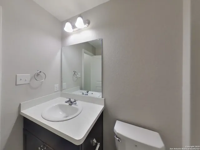 $1,739 | 1932 Bluethroat, New Braunfels, TX 78130