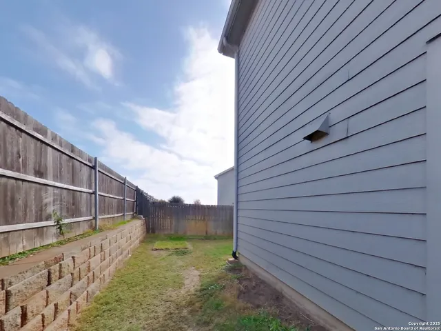 $1,739 | 1932 Bluethroat, New Braunfels, TX 78130