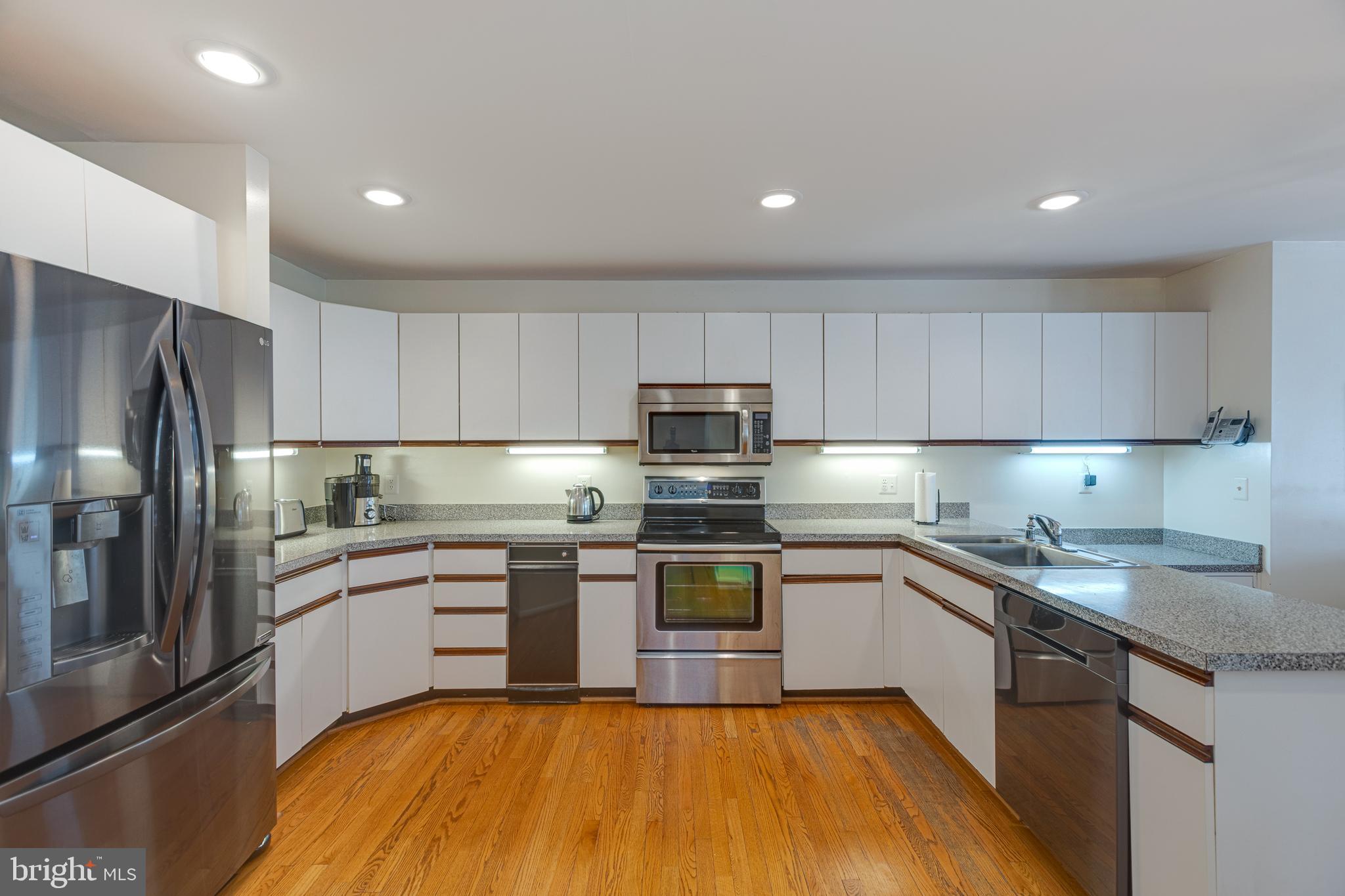 1973 Lakeport Way Reston, VA 20191 - Photo 10 of 69 Large kitchen with updated S/S appliances