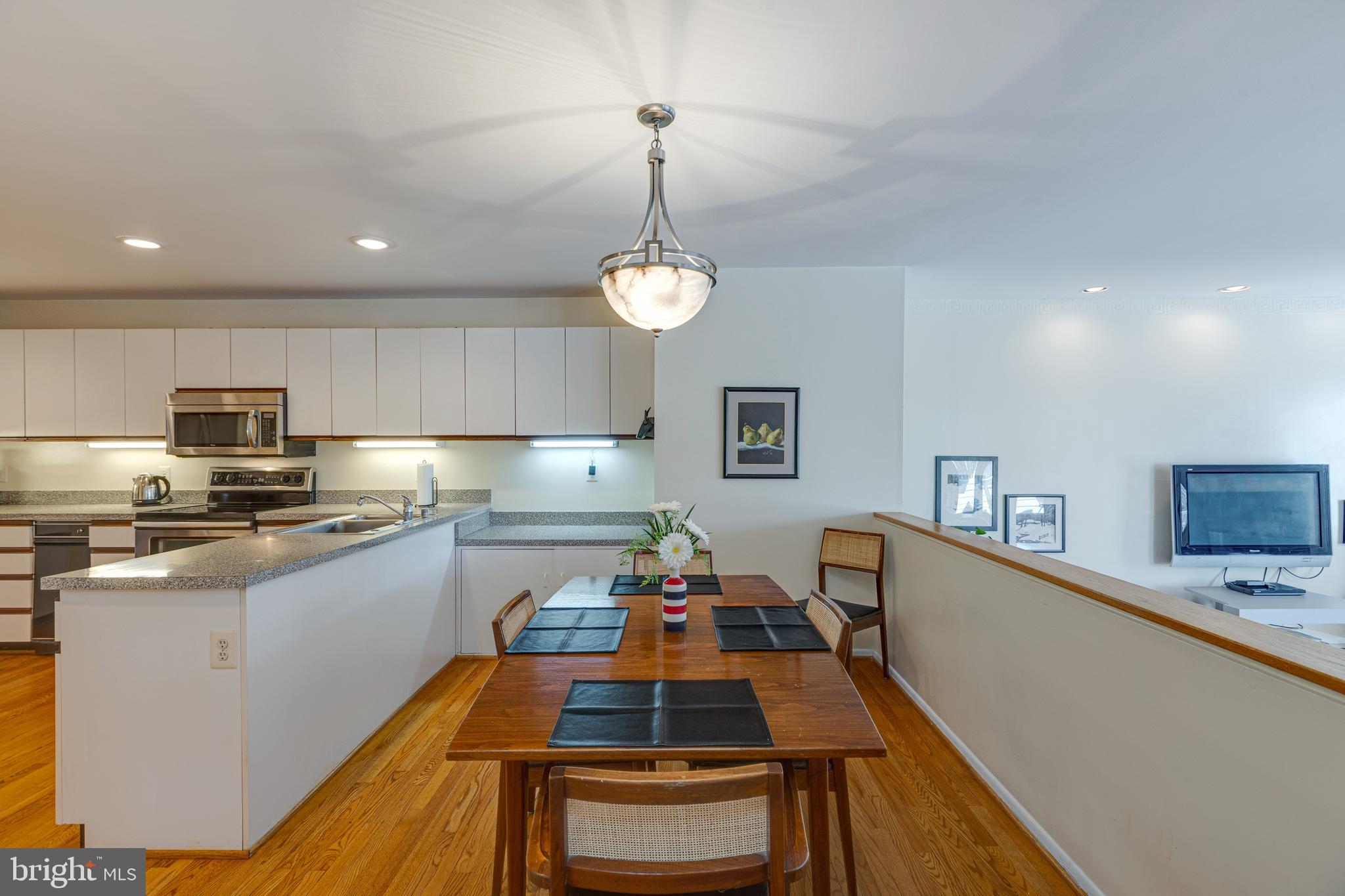 1973 Lakeport Way Reston, VA 20191 - Photo 14 of 69 Hardwood, updated fixtures and bright paint!