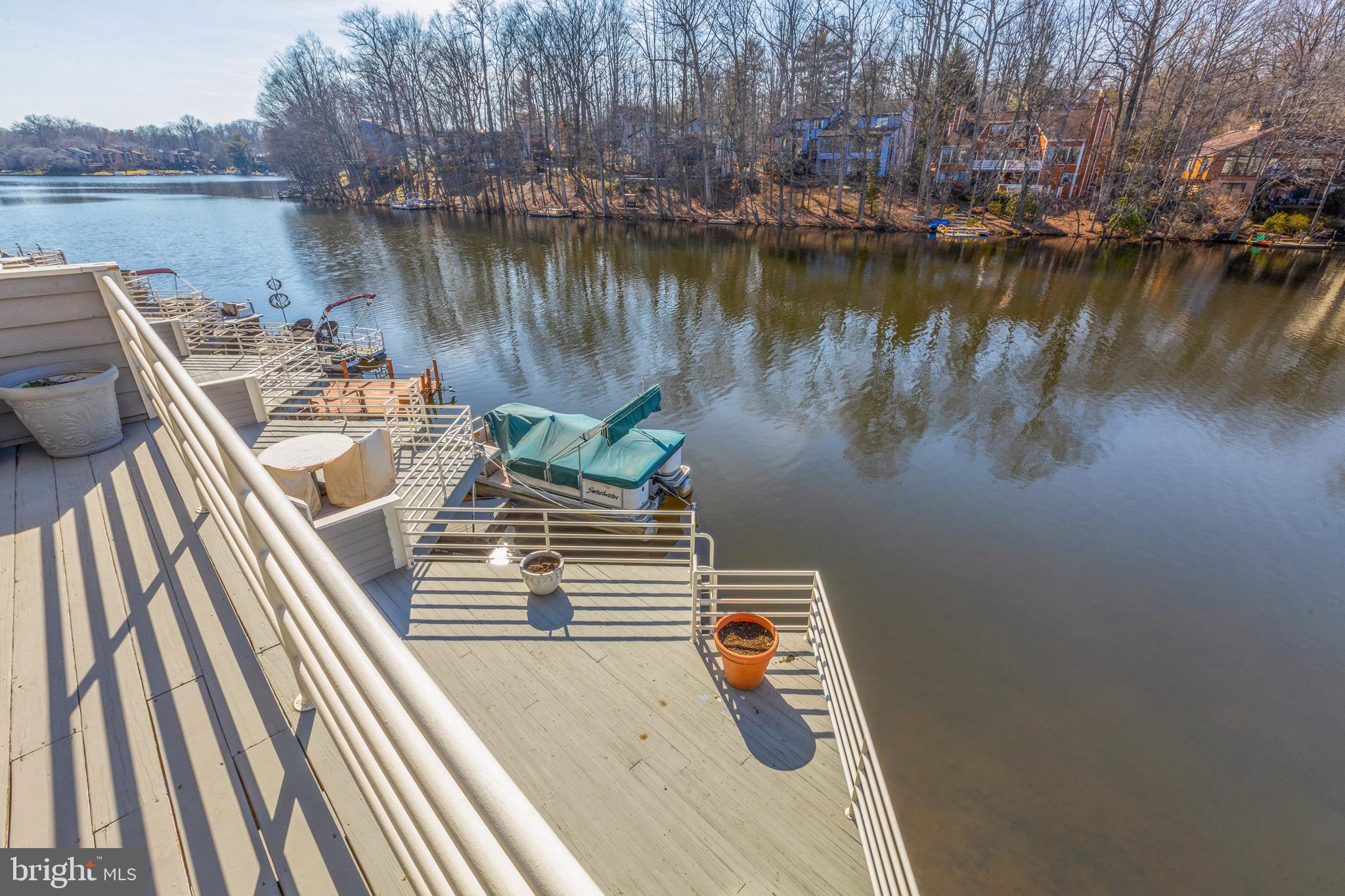 1973 Lakeport Way Reston, VA 20191 - Photo 33 of 69 To the left view....