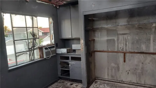 a view of room with an empty room