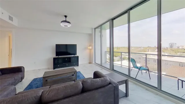 $8,000 | 777 3rd Avenue North, Unit 804, St. Petersburg, FL 33701