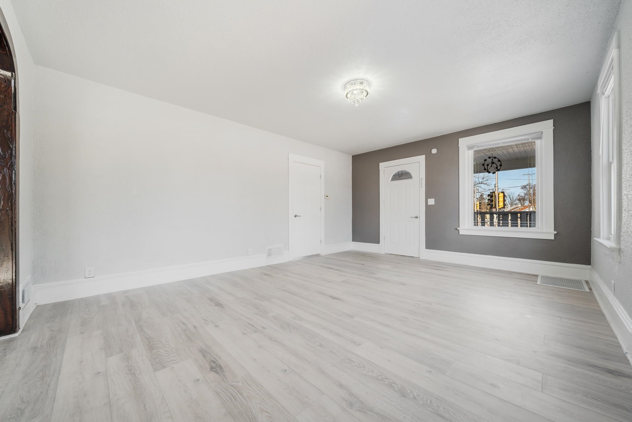 1303 West Prospect Avenue Appleton, WI 54914 - Photo 3 of 39