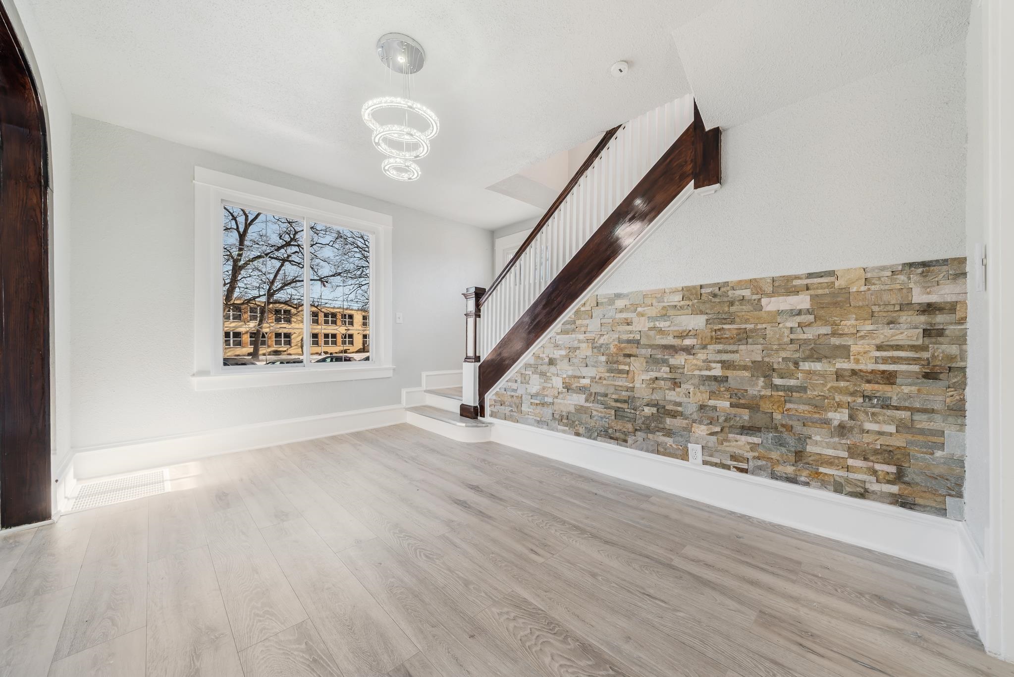 1303 West Prospect Avenue Appleton, WI 54914 - Photo 5 of 39