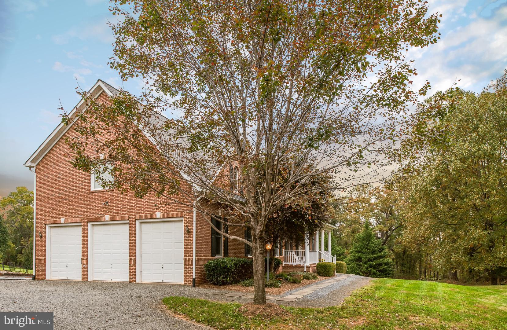 Oversized 3 car side entry garage with 11' ceiling