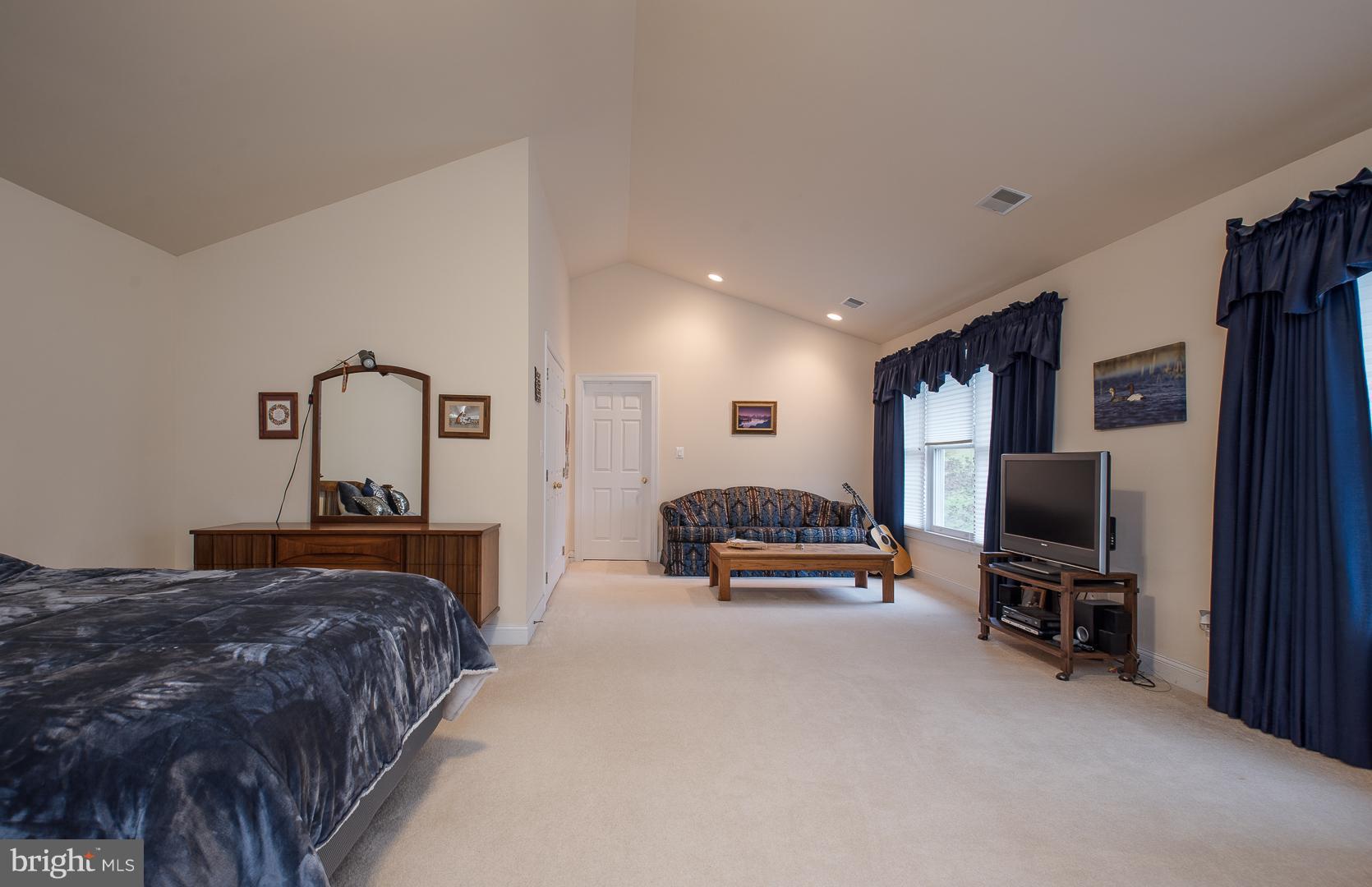 7466 Lower Waterloo Road Warrenton, VA 20186 - Photo 12 of 31 Spacious with vaulted ceiling