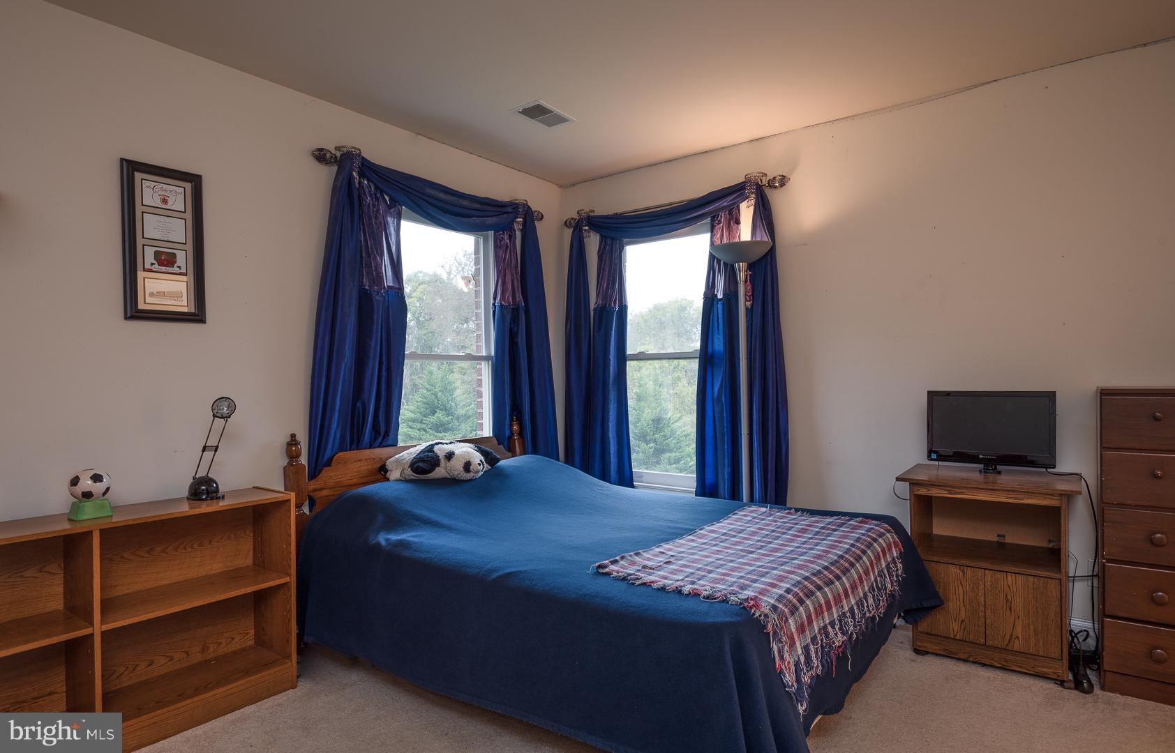 7466 Lower Waterloo Road Warrenton, VA 20186 - Photo 18 of 31 3rd bedroom with shared bath