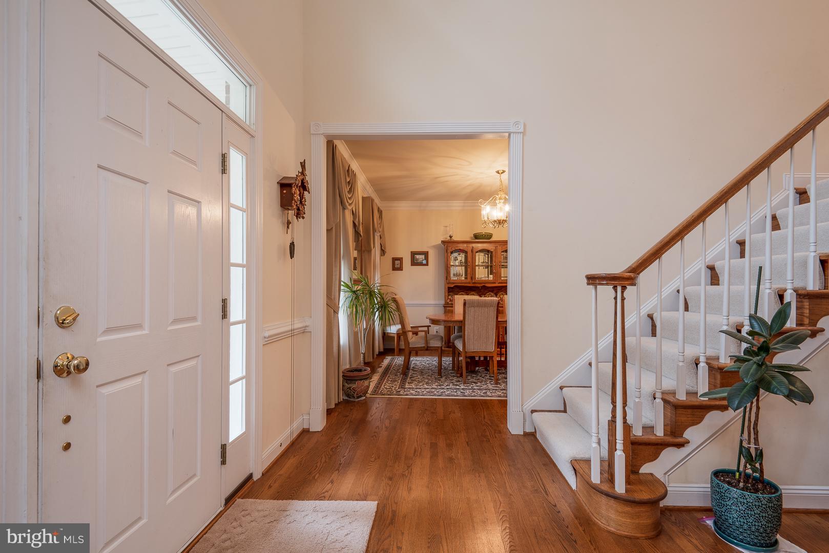 Welcoming 2 story foyer and double sided staircase