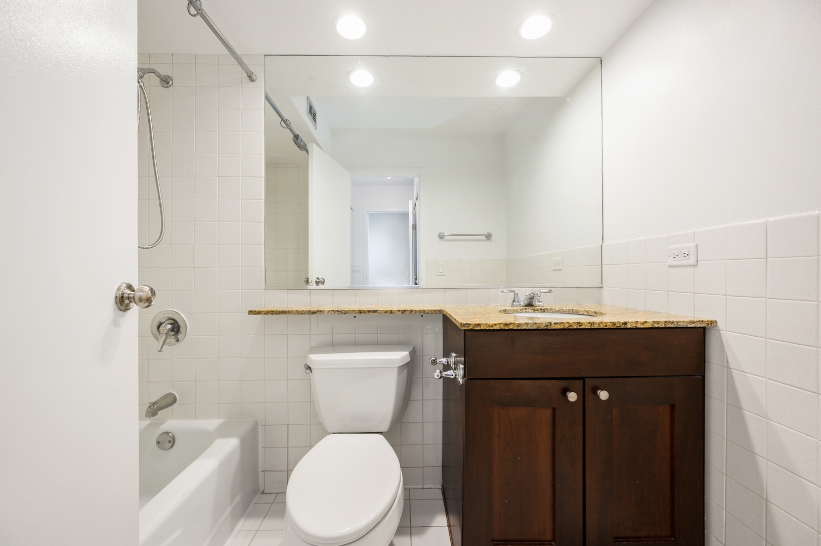 3033 North Sheridan Road, Unit 1102 Chicago, IL 60657 - Photo 14 of 17