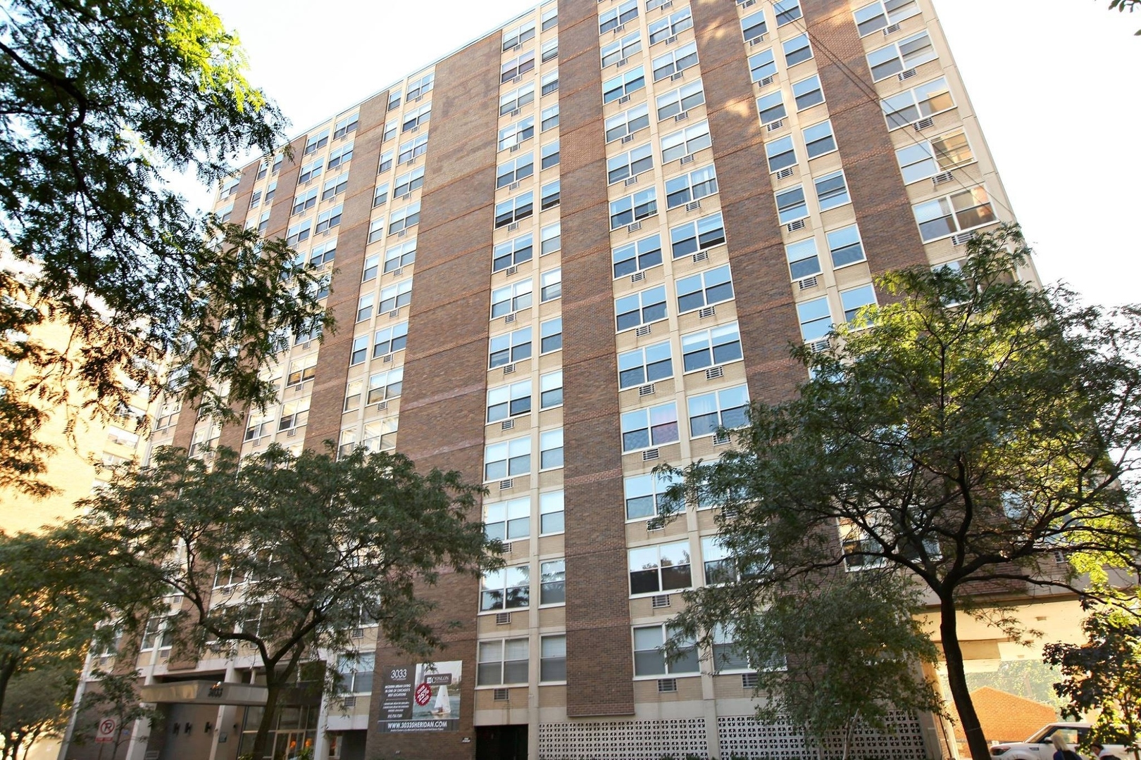 3033 North Sheridan Road, Unit 1102 Chicago, IL 60657 - Photo 2 of 17