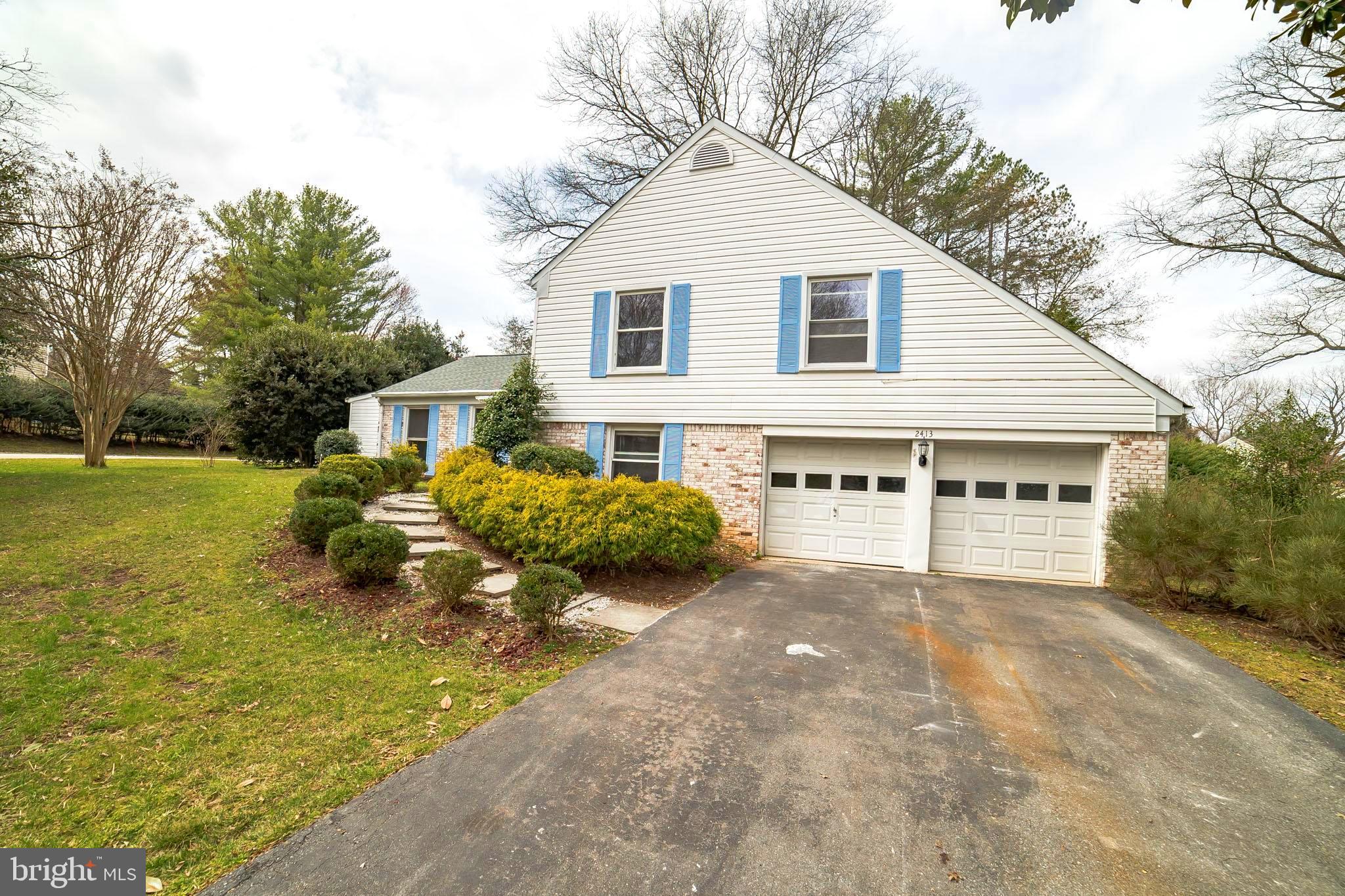 Large Garage and Spacious Driveway
