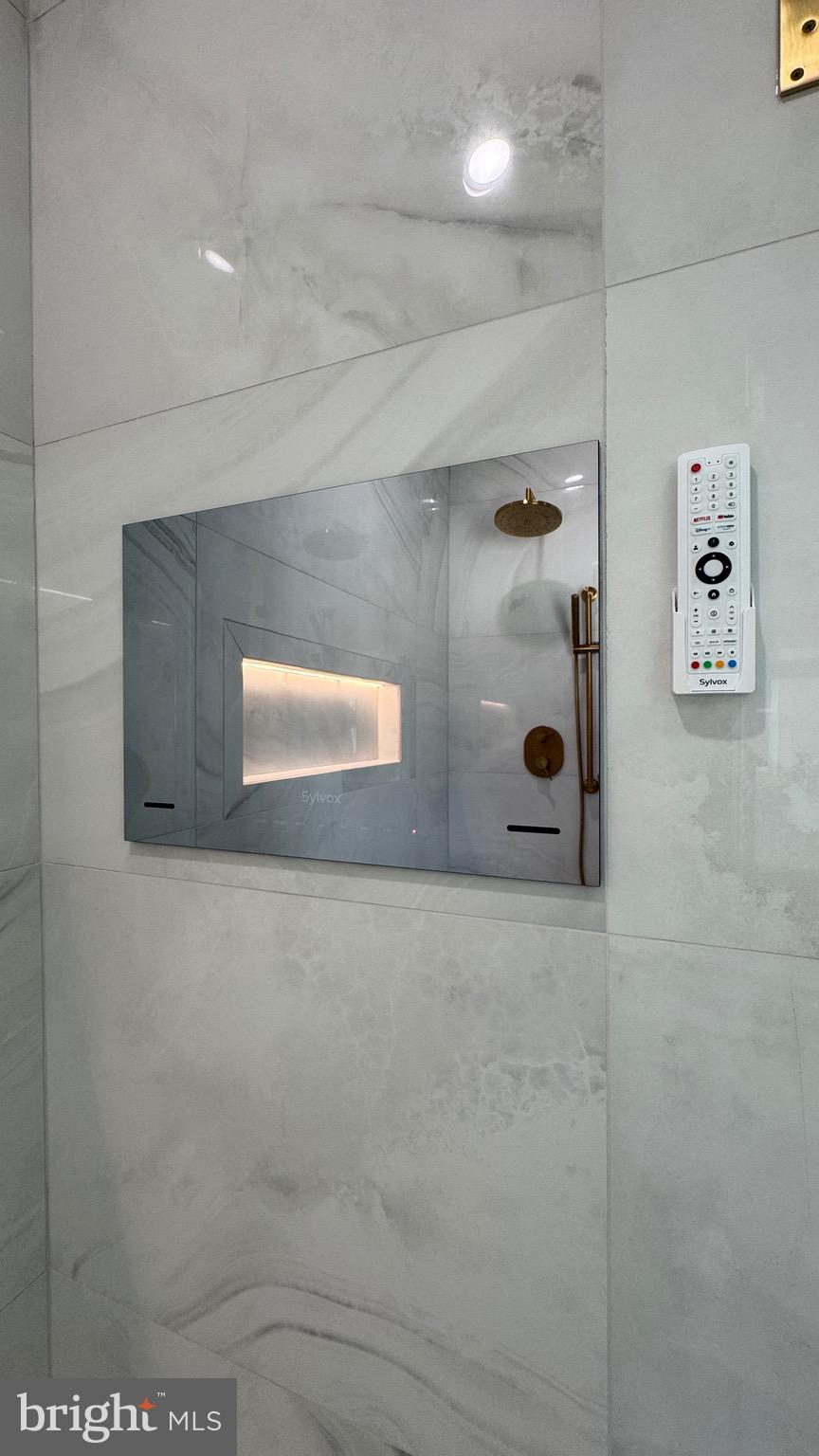 340 Honeymoon Road Glassboro, NJ 08028 - Photo 50 of 110 a bathroom with a shower