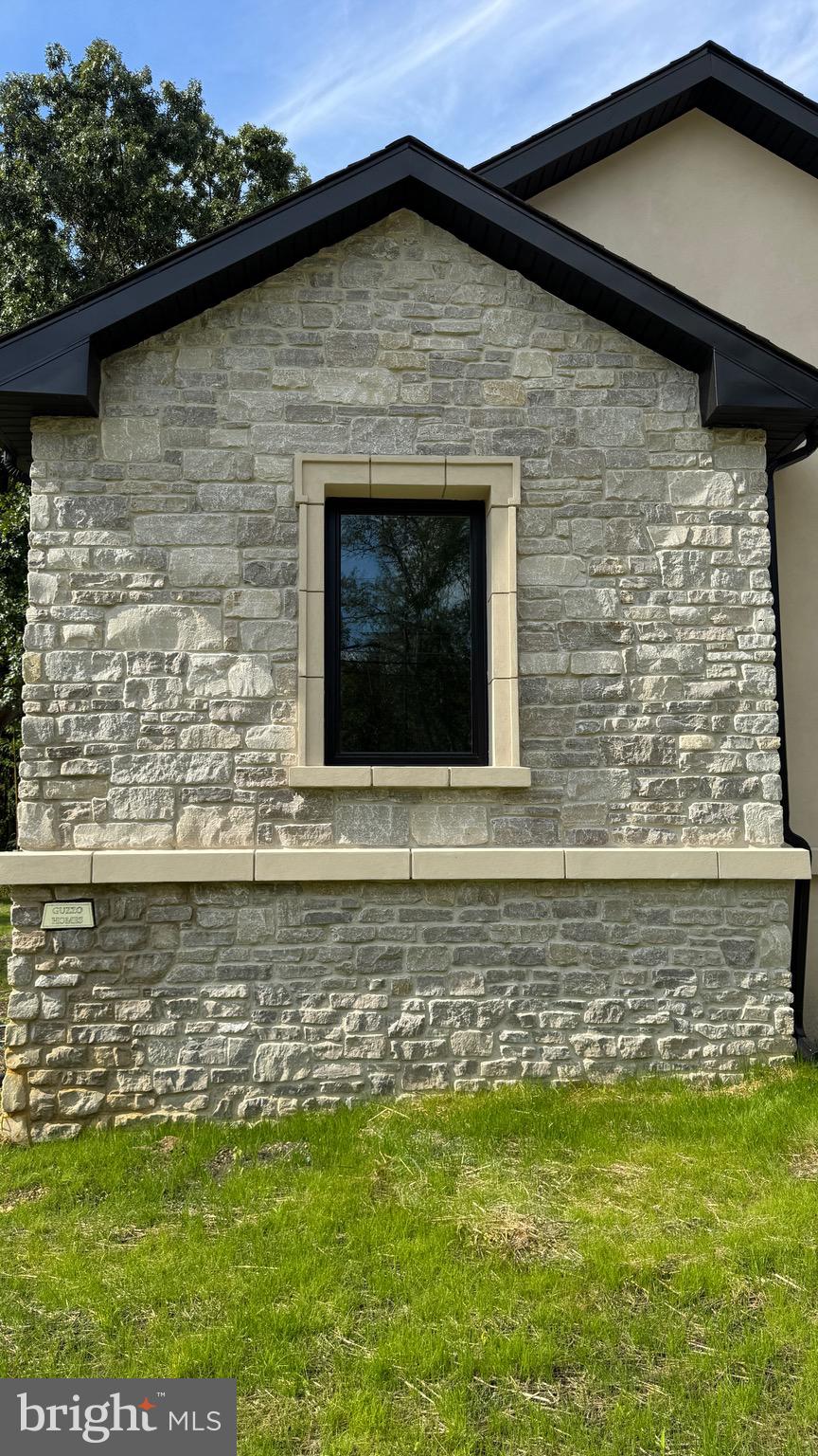 340 Honeymoon Road Glassboro, NJ 08028 - Photo 7 of 110 a front view of a house with a garden