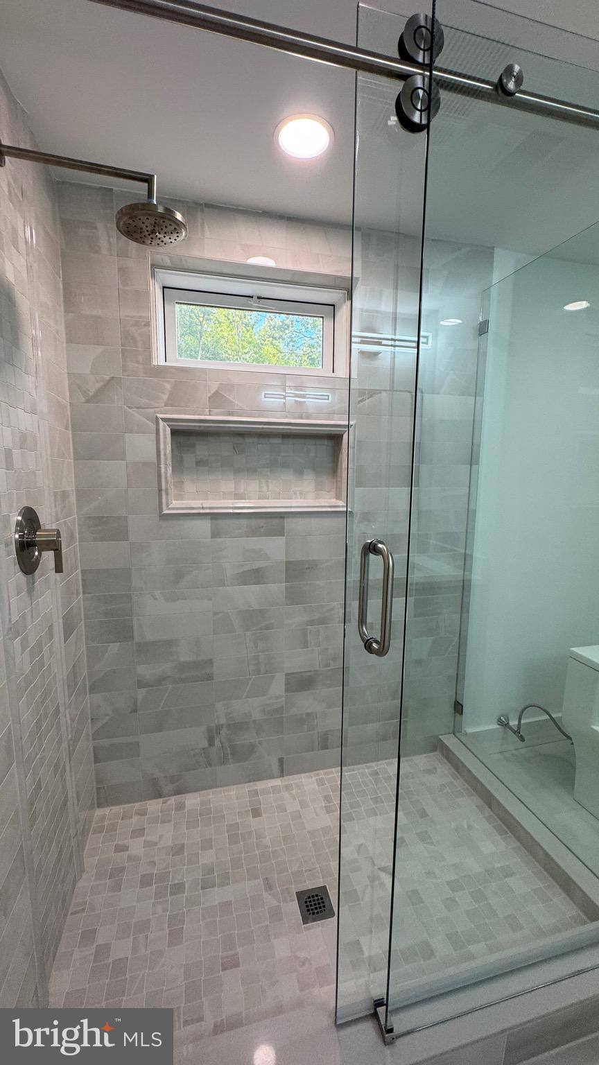 340 Honeymoon Road Glassboro, NJ 08028 - Photo 90 of 110 a bathroom with a shower