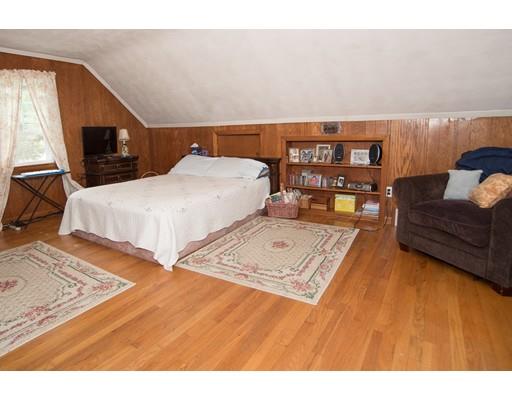 42 Piper Road West Springfield, MA 01089 - Photo 28 of 35 a living room with furniture