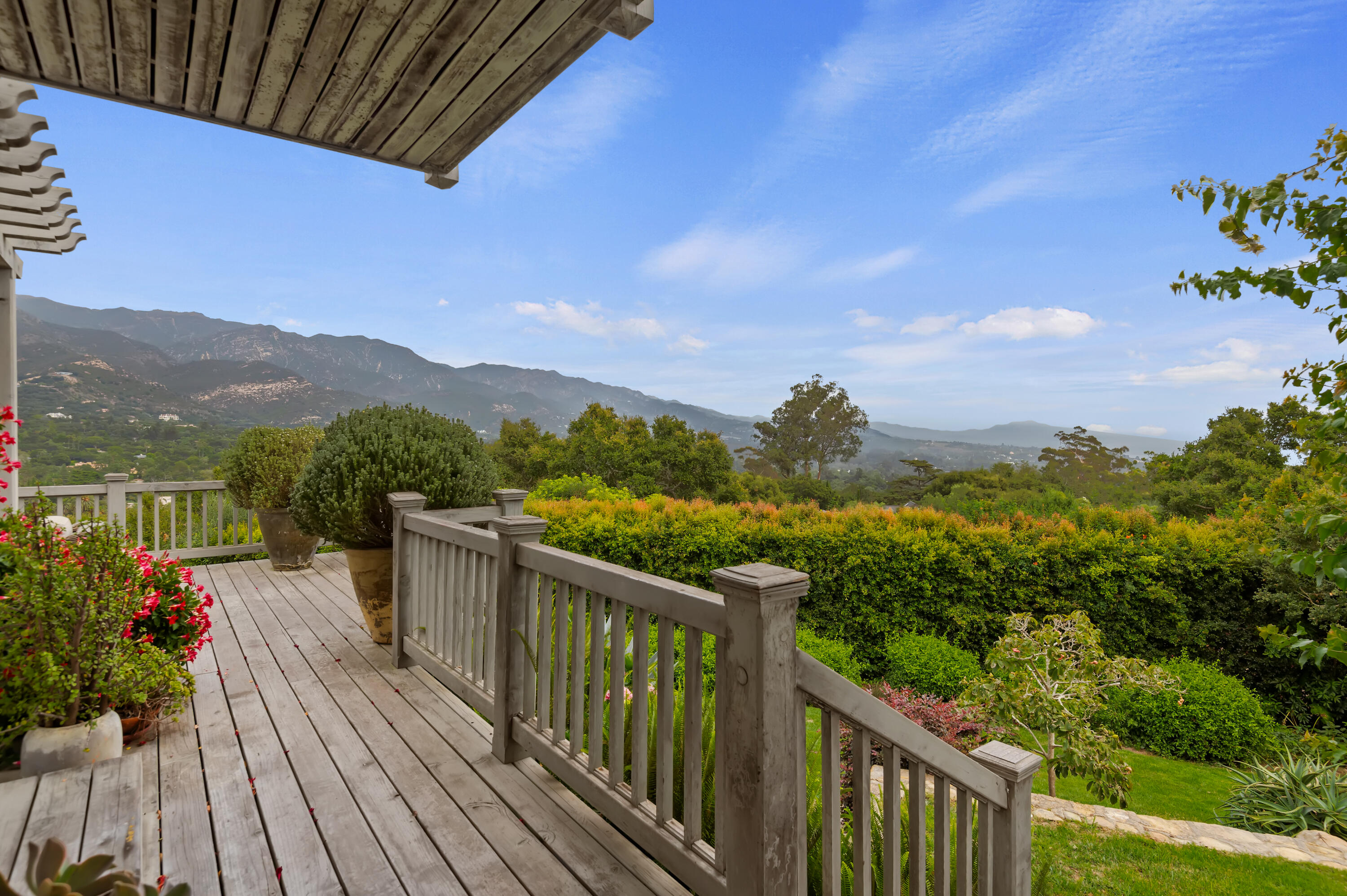 931 Knapp Drive Santa Barbara, CA 93108 - Photo 18 of 40 a view of a city and a mountain view