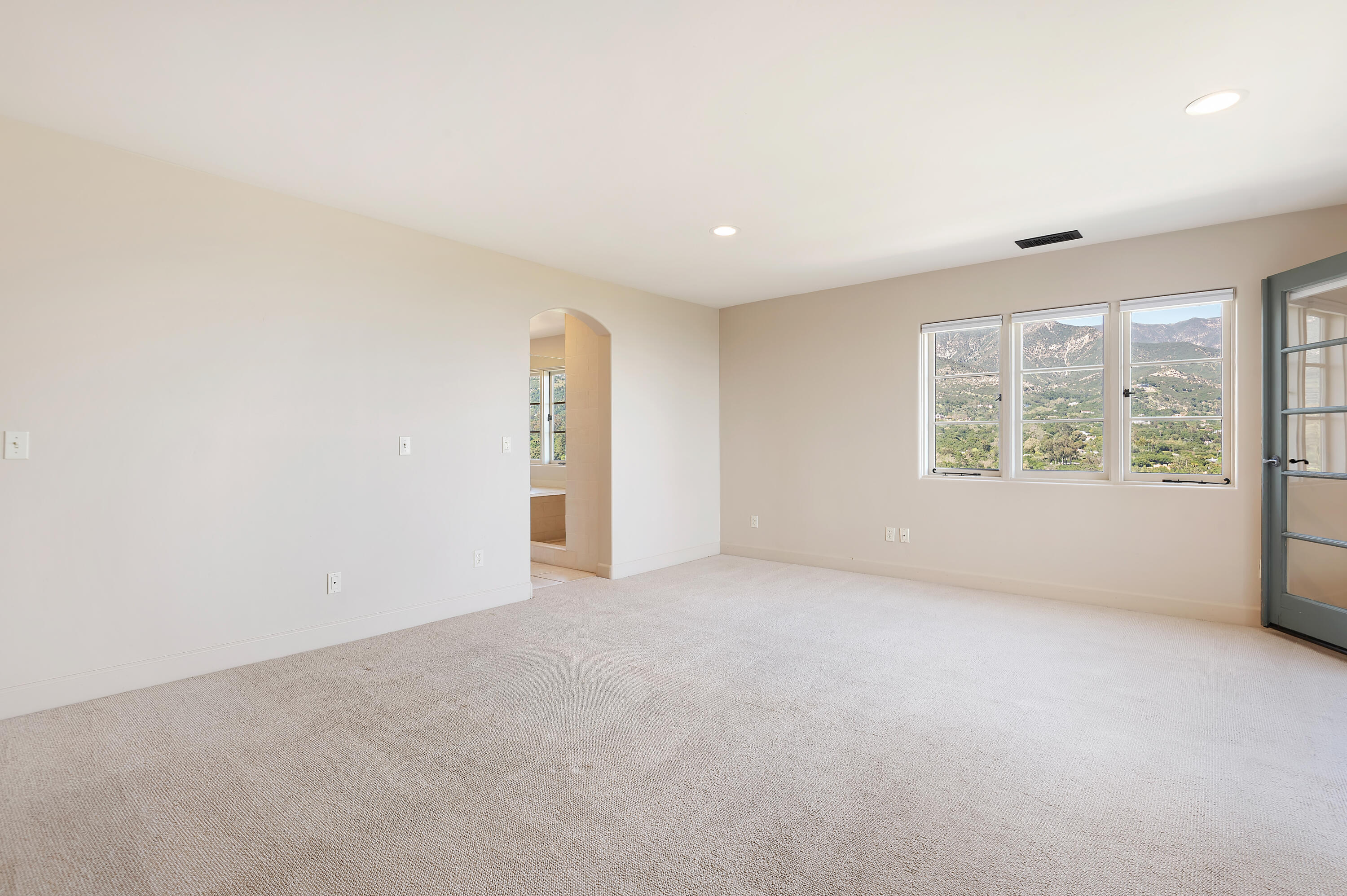 931 Knapp Drive Santa Barbara, CA 93108 - Photo 20 of 40 an empty room with windows