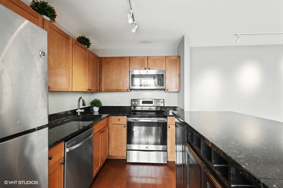655 West Irving Park Road, Unit 1813 Chicago, IL 60613 - Photo 8 of 25