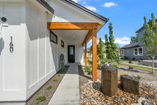 $515,990 | 221 South Turner Avenue, Star, ID 83669