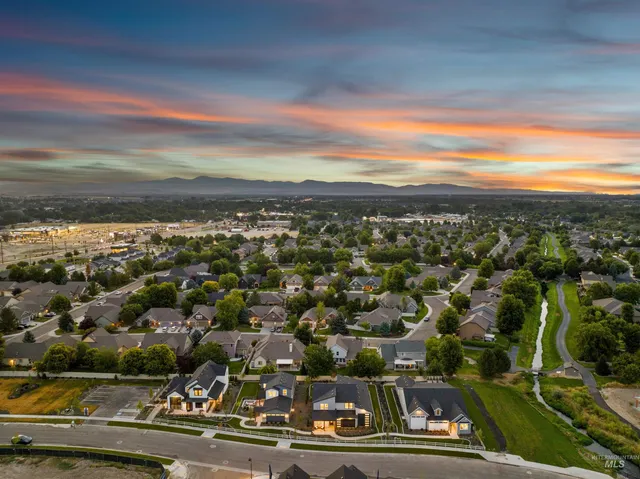 $515,990 | 221 South Turner Avenue, Star, ID 83669