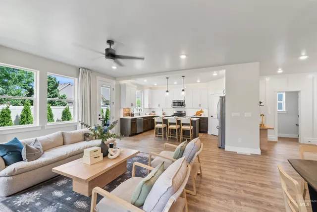 $515,990 | 221 South Turner Avenue, Star, ID 83669