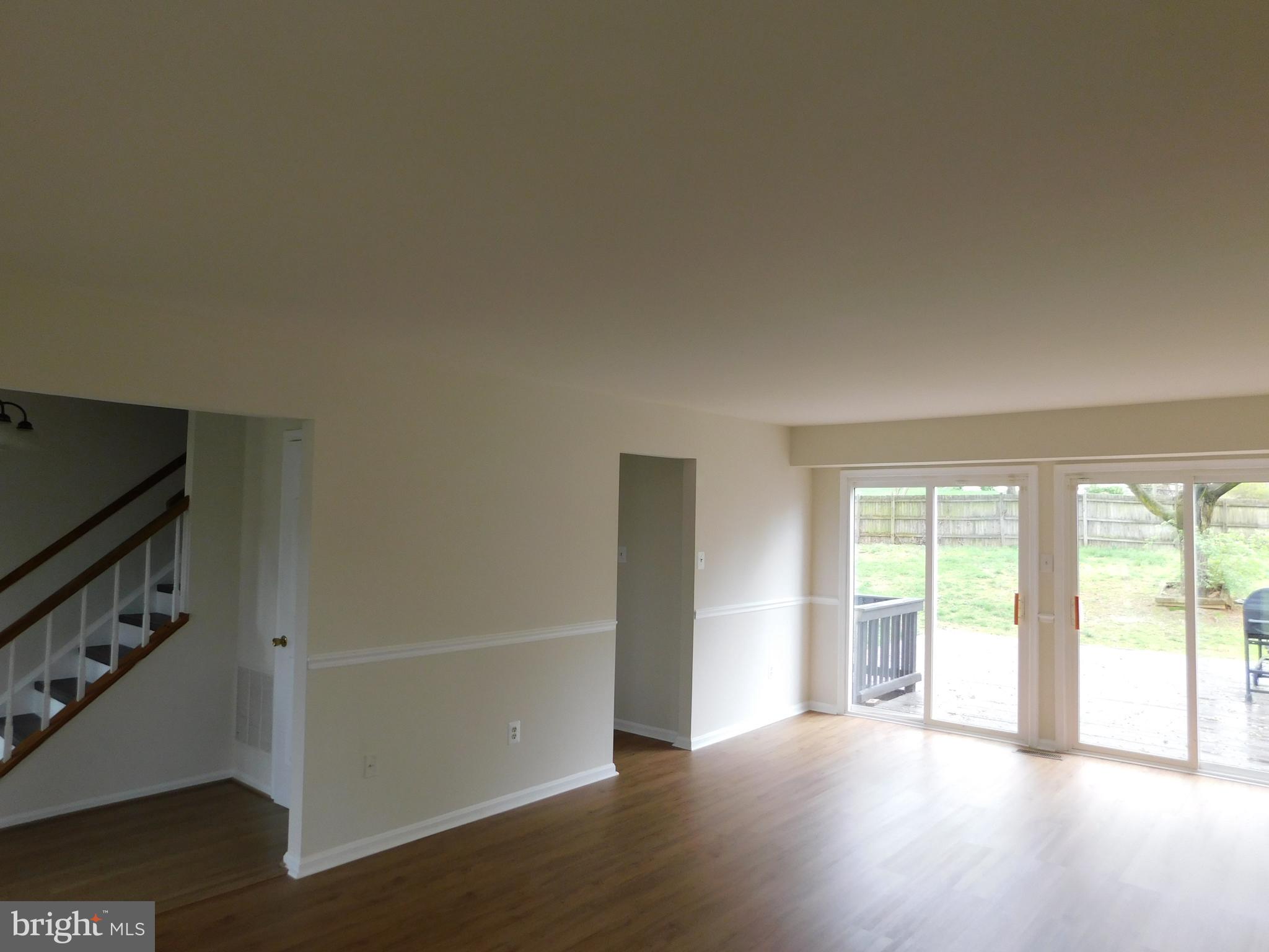 916 Pointer Ridge Drive Gaithersburg, MD 20878 - Photo 13 of 27 Large living