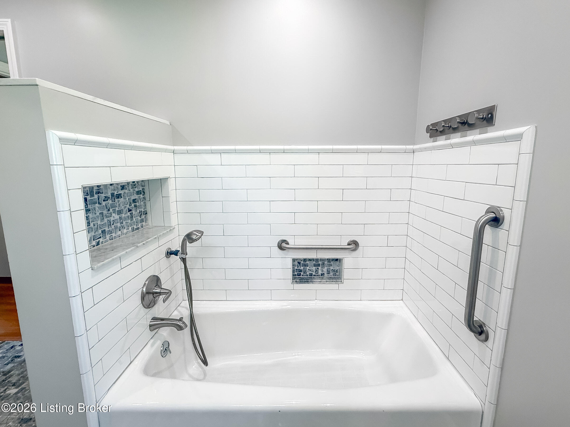 4311 Wingate Road Louisville, KY 40207 - Photo 26 of 57 4311 wingate indoor-42