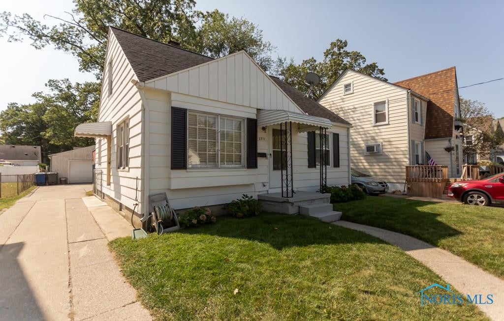 2711 Gracewood Road Toledo, OH 43613 - Photo 2 of 32 Gallery Image 2