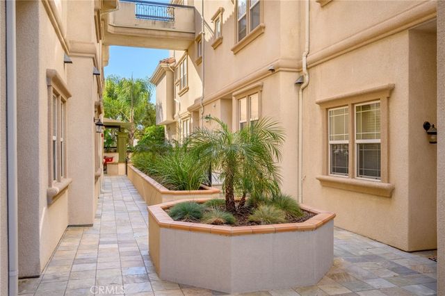 $4,000 | 333 West Milford Street, Unit 106, Glendale, CA 91203