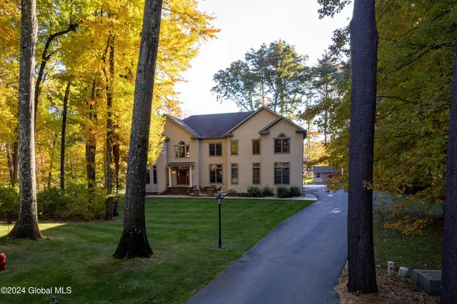 $925,000 | 1 Shetland Clifton Park, Clifton Park, NY 12065