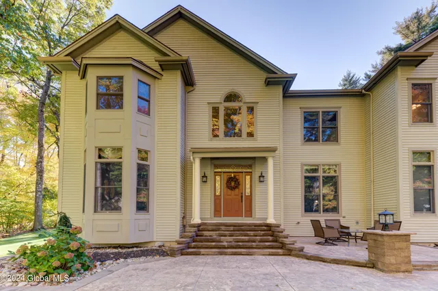 $925,000 | 1 Shetland Clifton Park, Clifton Park, NY 12065