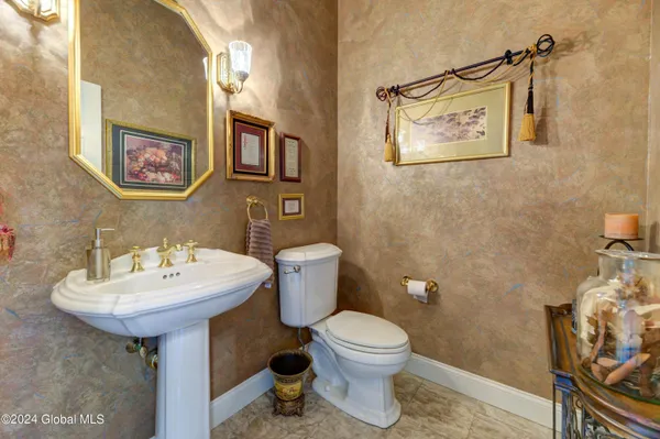 $875,000 | 1 Shetland Clifton Park, Clifton Park, NY 12065