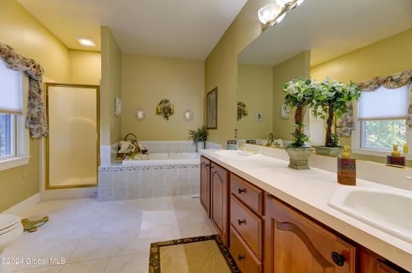 $875,000 | 1 Shetland Clifton Park, Clifton Park, NY 12065