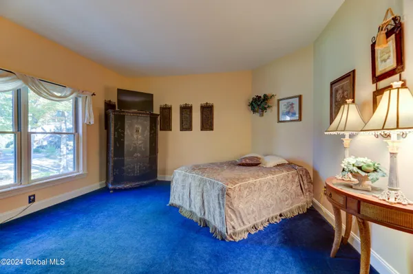 $875,000 | 1 Shetland Clifton Park, Clifton Park, NY 12065