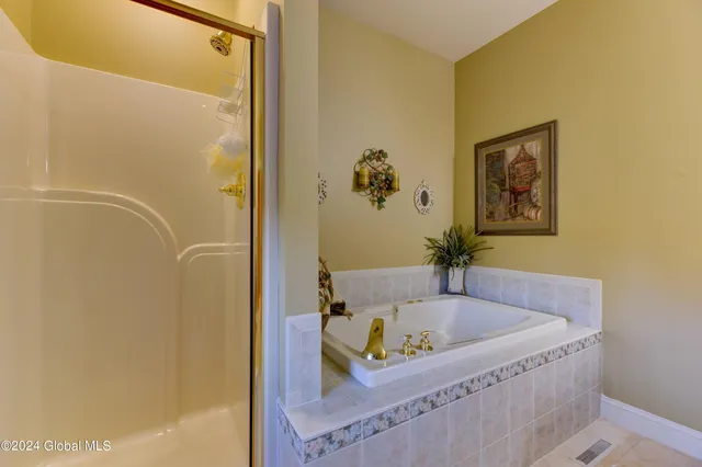 $925,000 | 1 Shetland Clifton Park, Clifton Park, NY 12065