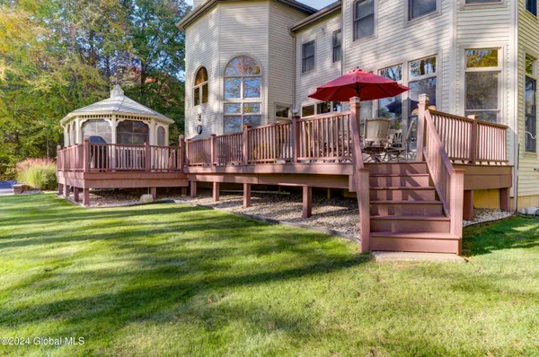 $875,000 | 1 Shetland Clifton Park, Clifton Park, NY 12065