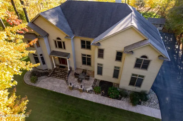 $875,000 | 1 Shetland Clifton Park, Clifton Park, NY 12065