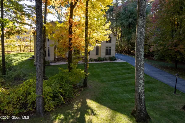 $875,000 | 1 Shetland Clifton Park, Clifton Park, NY 12065