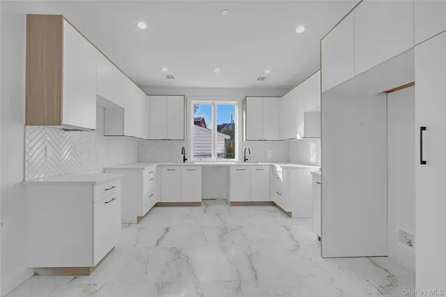 $979,000 | 478 West Central Avenue, Unit 203, Monsey, NY 10977