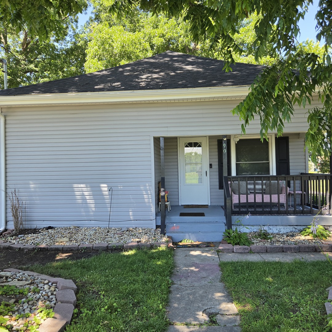 903 South Walnut Street Sesser, IL 62884 - Photo 3 of 16