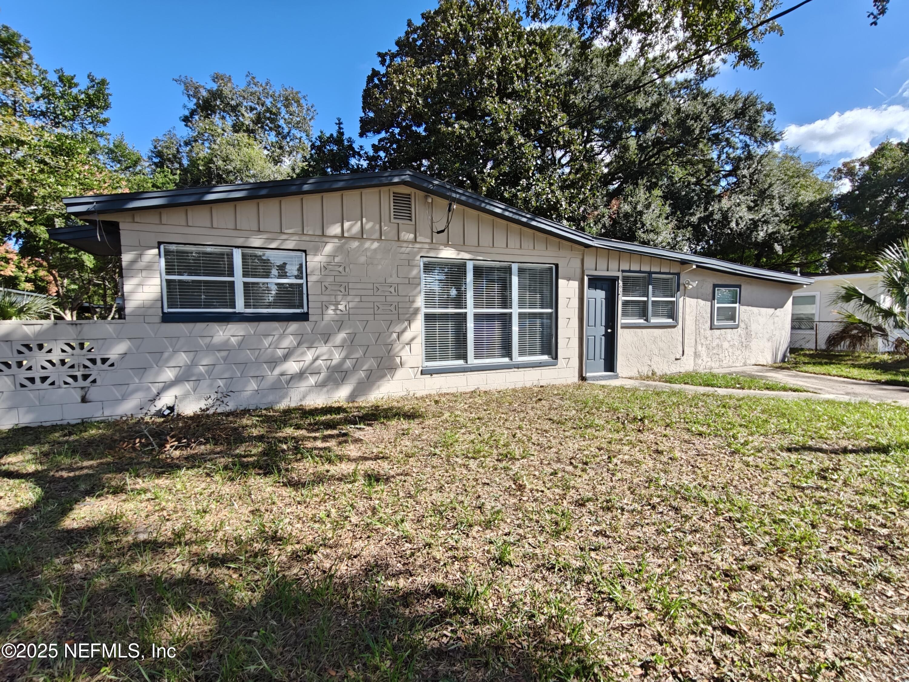 2921 Mansion Road Jacksonville, FL 32277 - Photo 2 of 40 a house with trees in the background