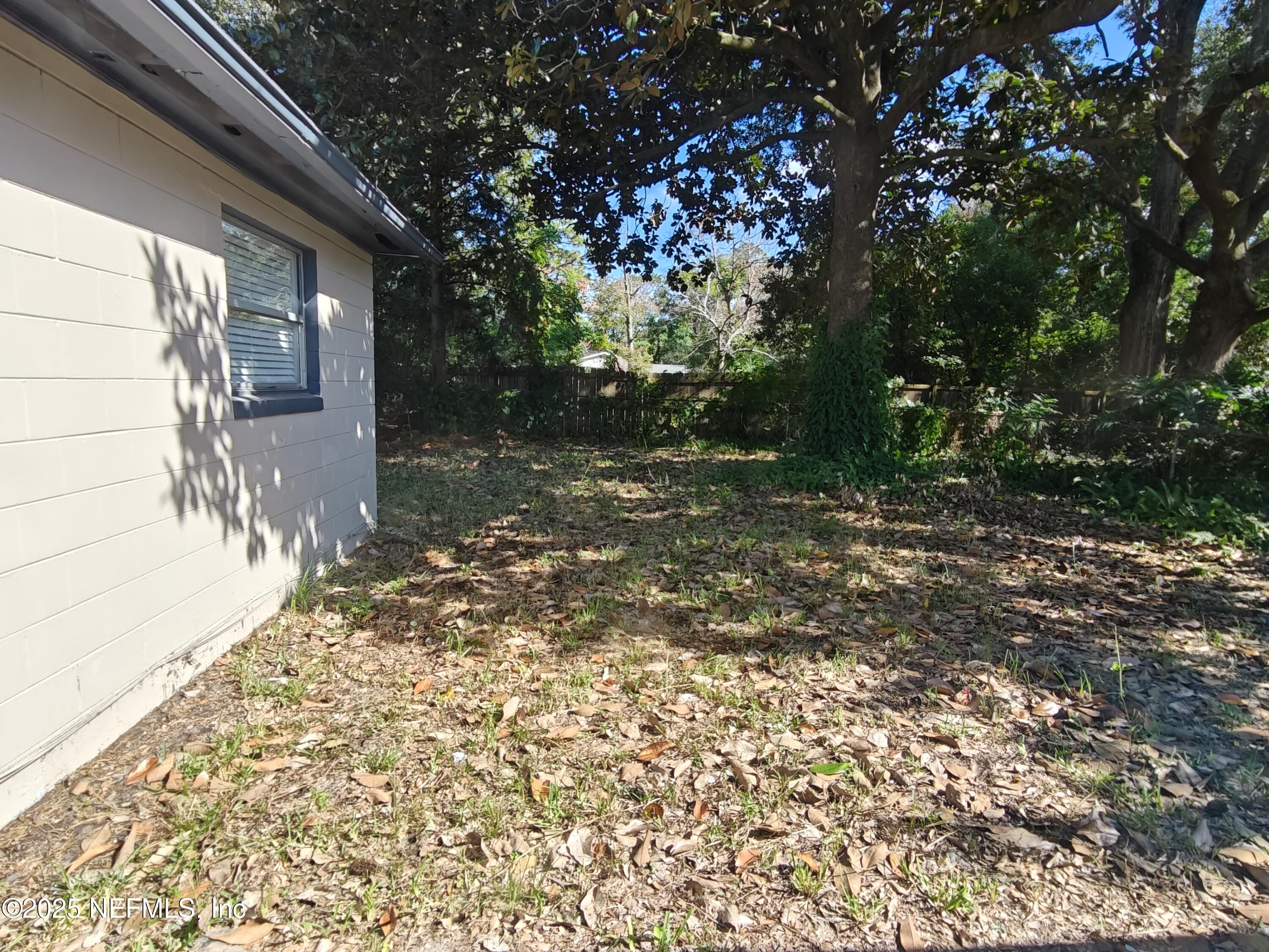 2921 Mansion Road Jacksonville, FL 32277 - Photo 36 of 40 a backyard of a house with lots of green space